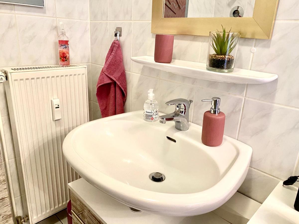 Cottbus-apartments - Red I Privat I Wifi I Kueche I Balkon *